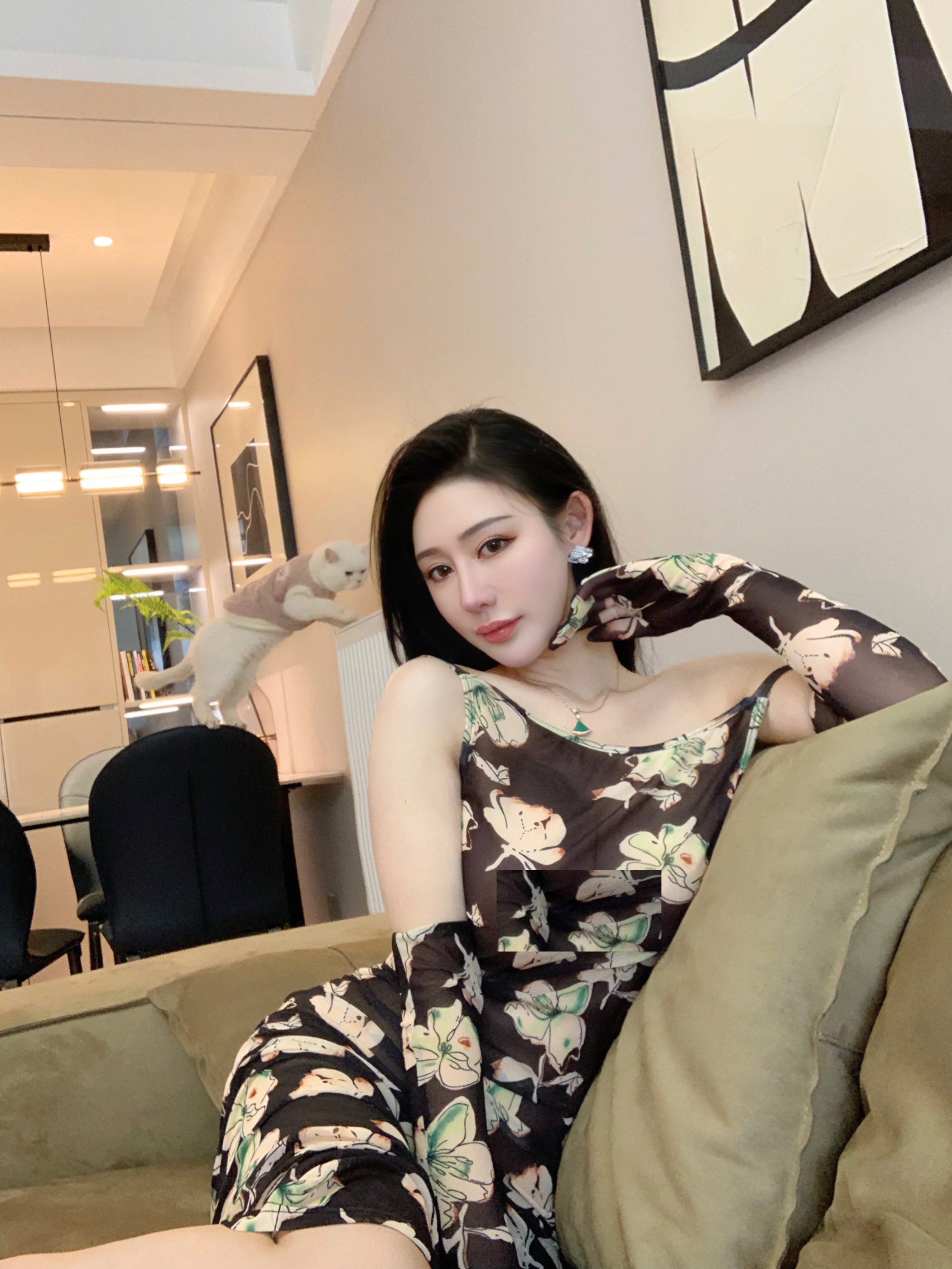 不爱笑的赛琳 – 微密圈套图&视频[30套-2026.6] 组图